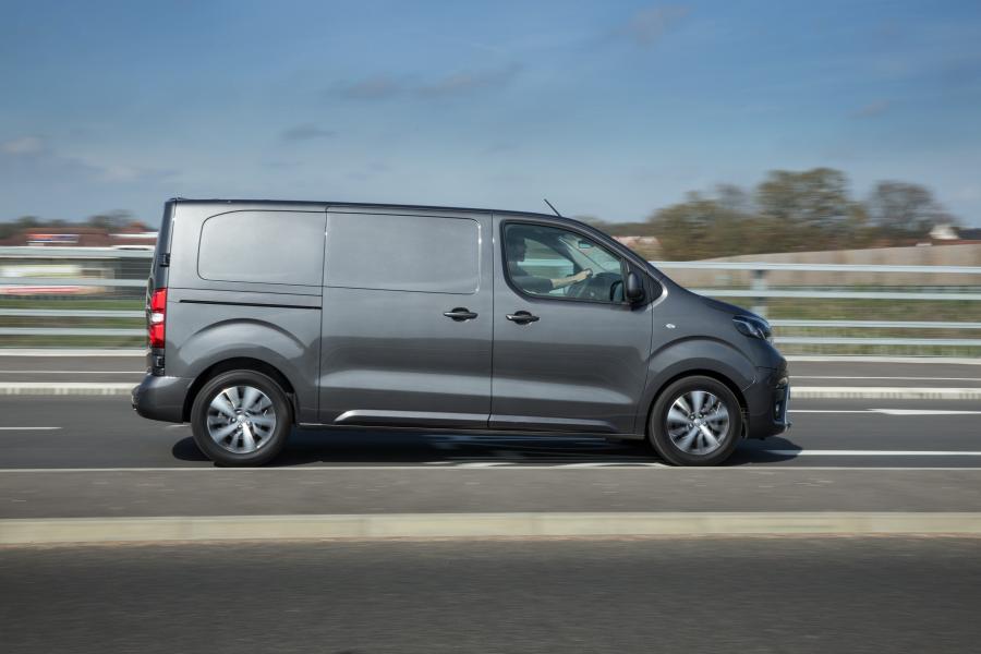  Toyota ProAce Van 2017 года  (UK) (фото 14 из 29)